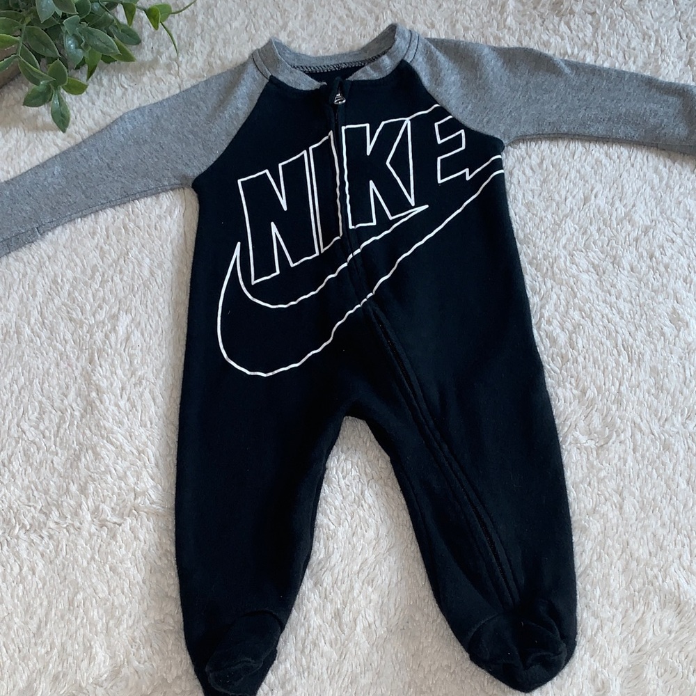 Nike Black & Gray Footie 3M Baby Boy EUC